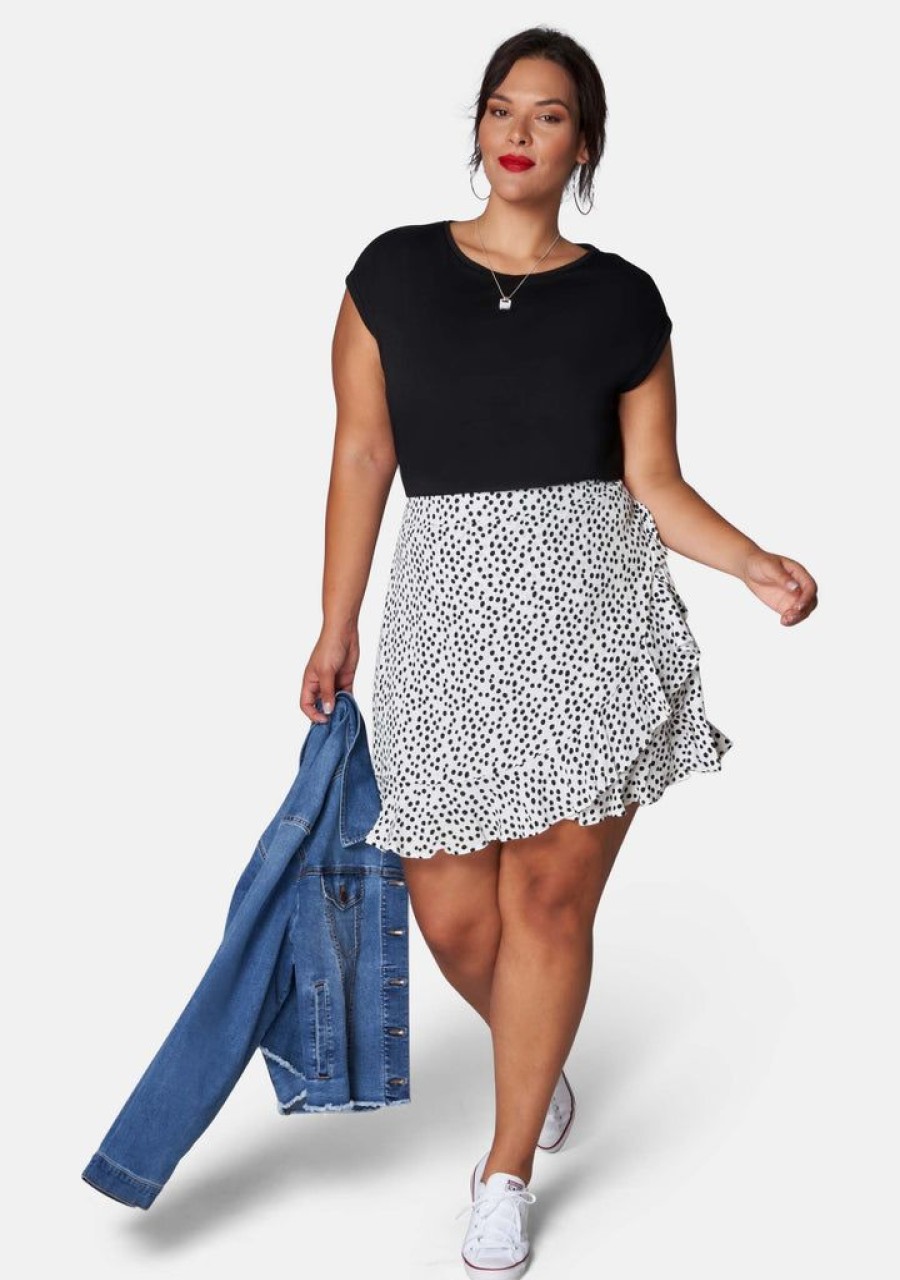 SUNDAY IN THE CITY Mini Skirts | Maze Skirt